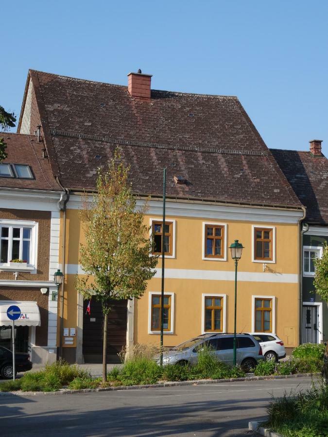 Gaestehaus Familie Loeffler - Ferienwohnung Am Stadtplatz In Litschau Exterior foto